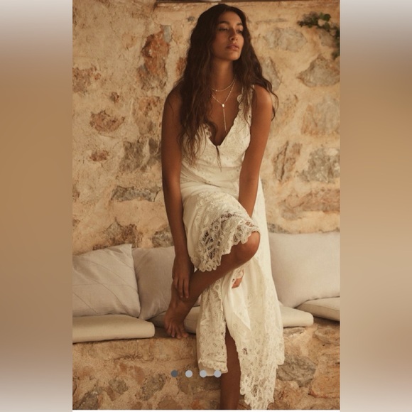 Anthropologie Dresses & Skirts - Anthropologie V neck lace Elegant White Lace Dress retails $325